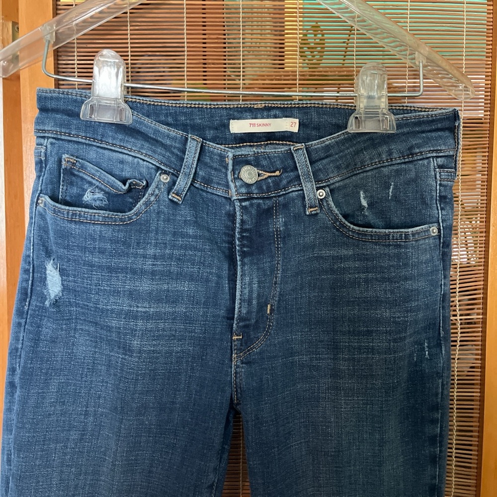 711 skinny Levi